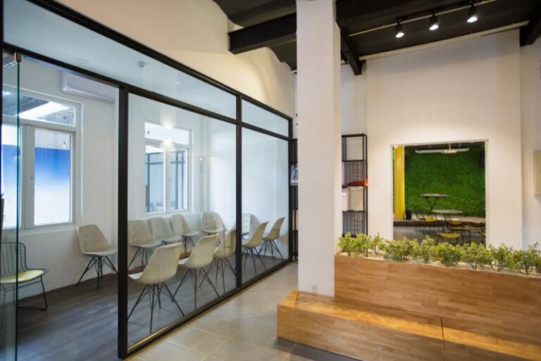 Commercial Glass Partitions 768x513