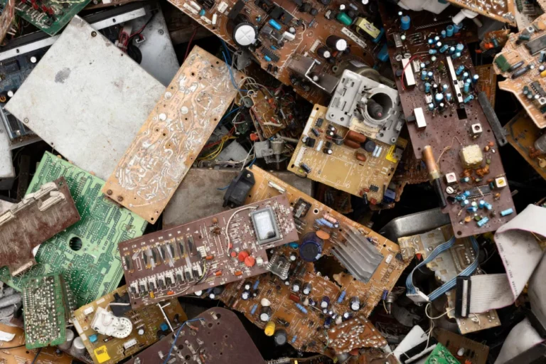 Electronic Waste 768x512