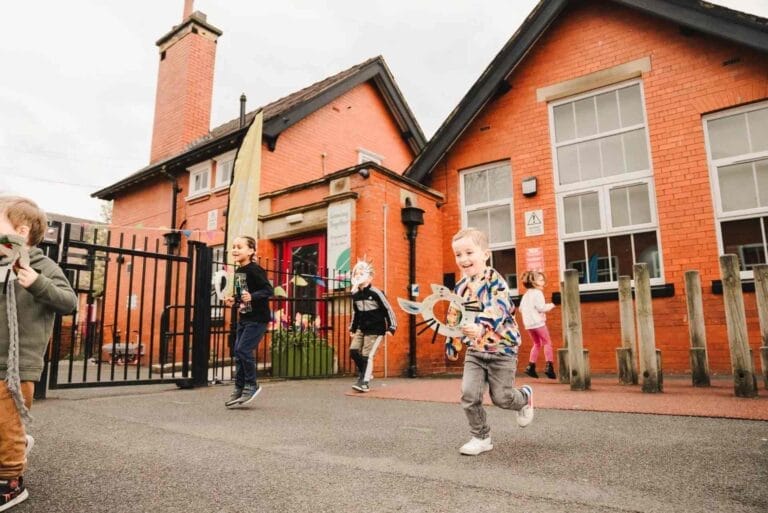 childrens playing 768x513