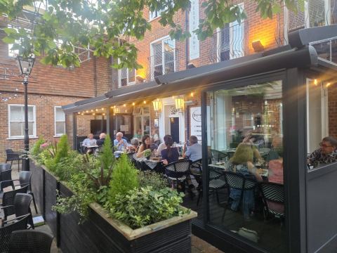 Borelli's Bar & Restaurant